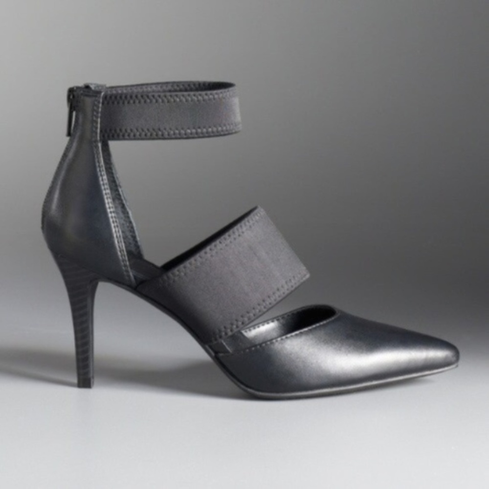 Simply Vera Vera Wang women’s size 6.5 black heels
